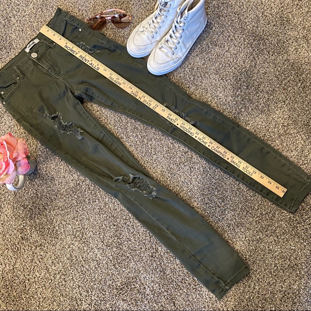 Jeans. Ripped Distressed. Size 0 - Picture 2 of 4